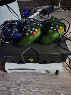Original Xbox with 3 controllers 2tb hdd
