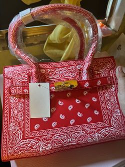 Bandanna, red purse