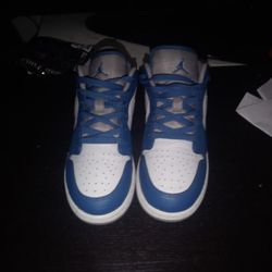 Jordan 1 Low top  6.5 Y