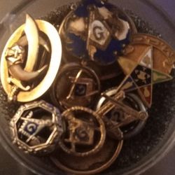 Free Mason Gold Pins 