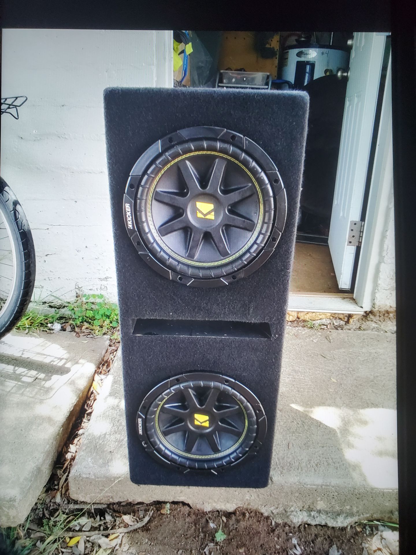 2 10" Kicker Comp subwoofers in ported box(200$