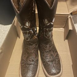 Size 3 cowgirl boots 