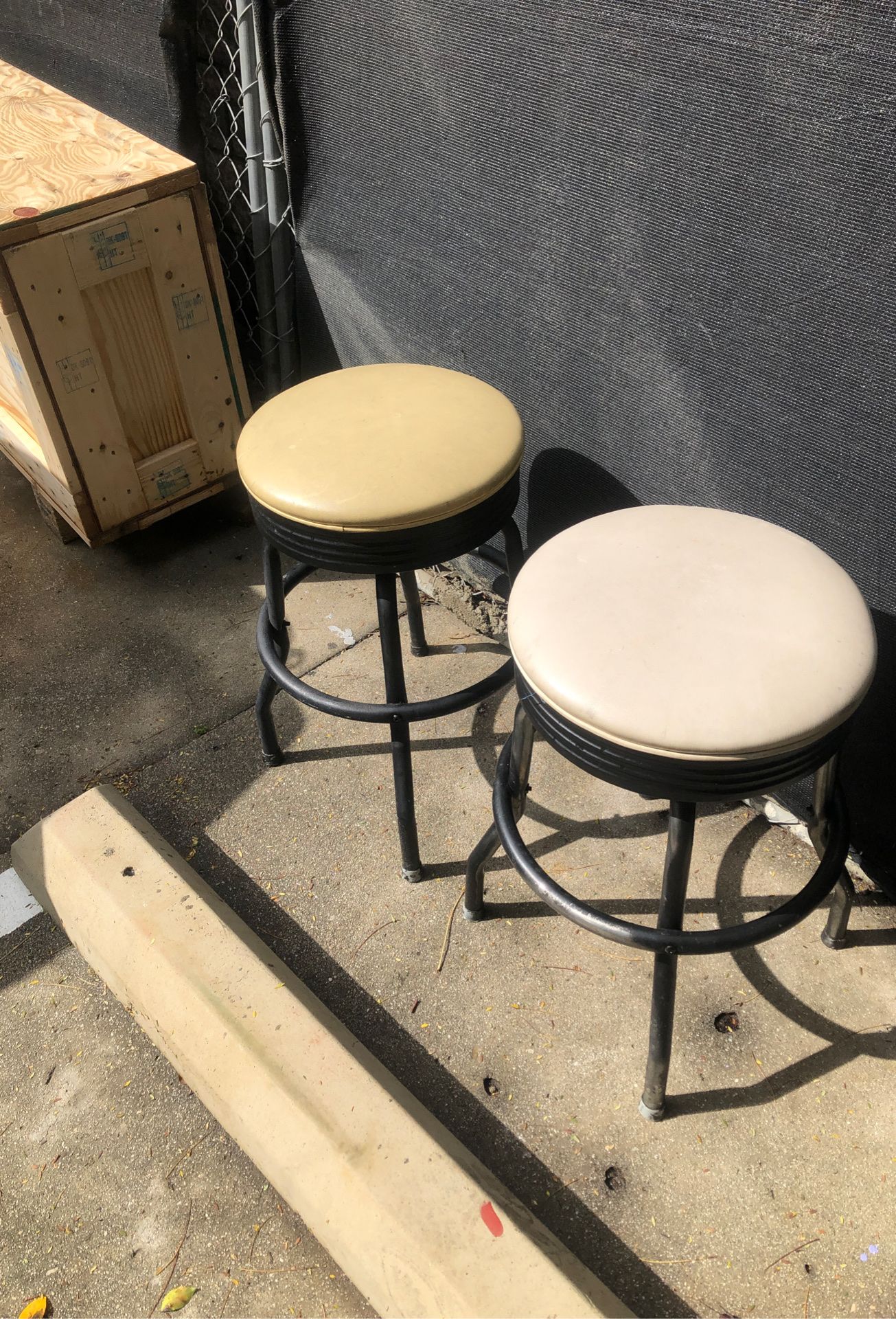 2 Garage stool’s LOW, LOW, Iow (2) $25.00 WestHollyWood