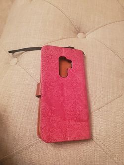 Samsung Galaxy 6 plus. The color is like Pink or Dark Pink