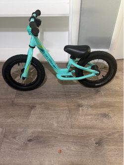 Turquoise Specialized Hotwalk 12 inch Balance Bike