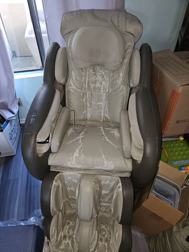MASSAGE CHAIR