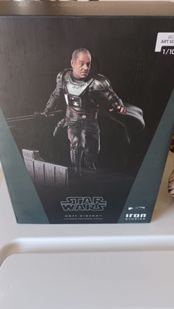 STAR WARS STATUE
