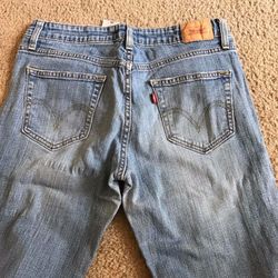 Women's Levi jeans