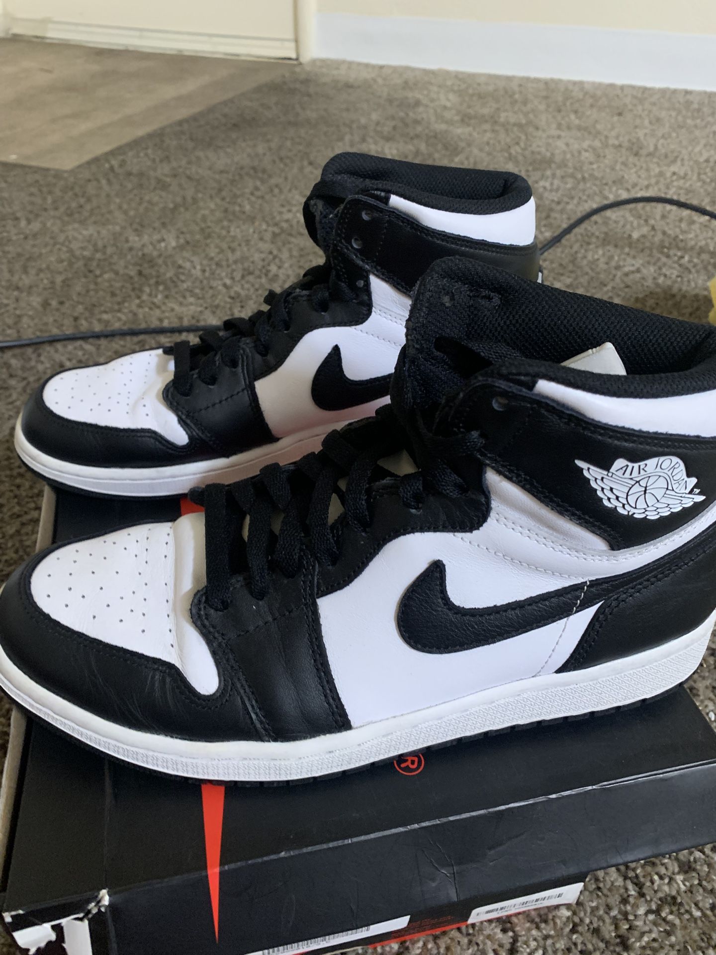 Air Jordan 1 Retro High OG Black White