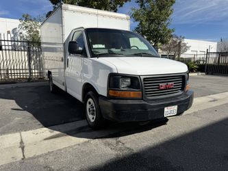 2007 GMC Savana Box Truck