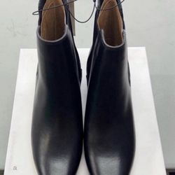 Women’s Boots Shoes Size 9