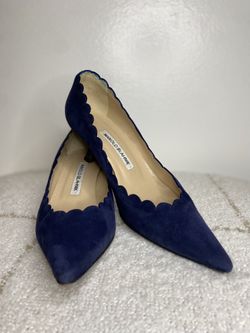 Manolo Blahnik Suede Scalloped Pumps – Size 37 (US 7)