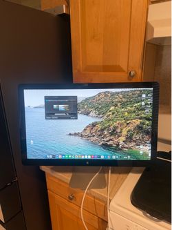 27 inch Apple monitor or Apple Cinema Display