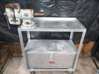 Mounted vice to rolling work station