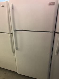 18 Cubic Foot White Refrigerator