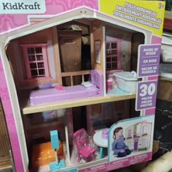 New Kid Kraft Pink Doll House 