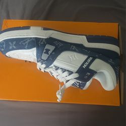 Louis Vuitton Sneakers Size 9.5 for Sale in Orlando, FL - OfferUp