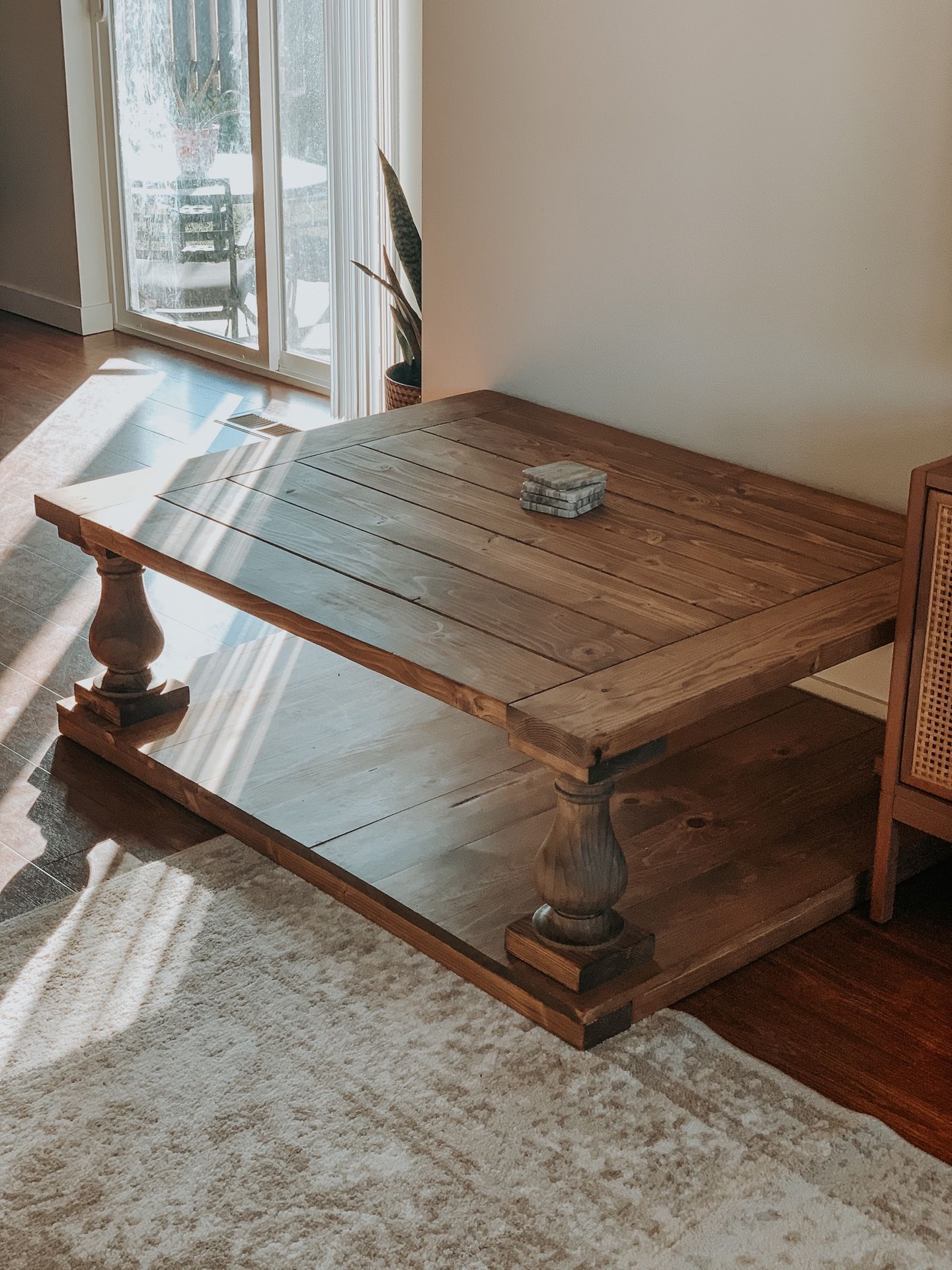 Balustrade coffee table