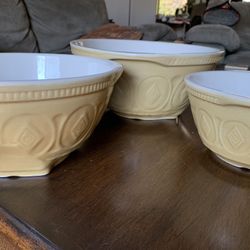 Set of 3 ceramic bowls , salad, appetizer, with diamond shape on the side