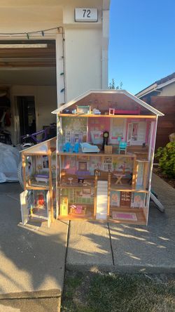 Free - doll house