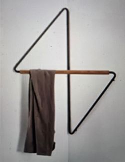 Corner towel rack