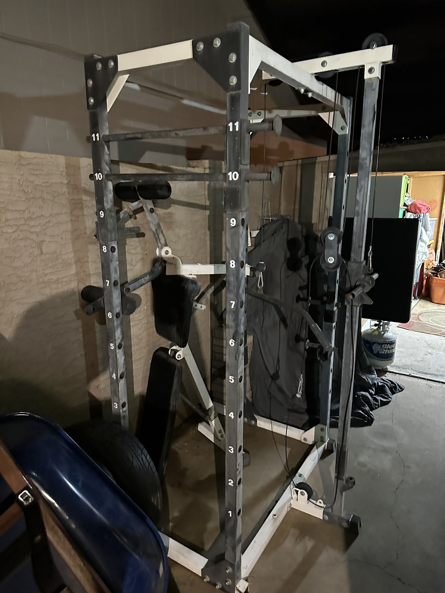 Weight Lifting Power Rack With Adjustable Bench