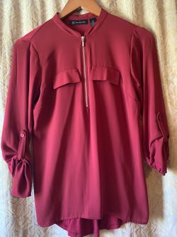 Beautiful women’s blouse !! XSmall size runs big!!