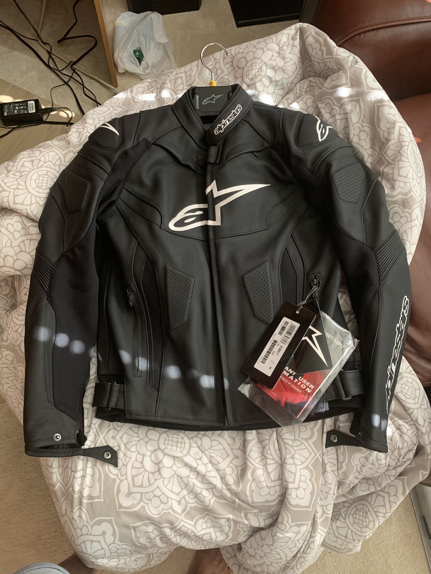 Alpinestar GP PLUS R V2 leather jacket