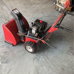 24in Snowblower Runs/drives Electric Start 8hp