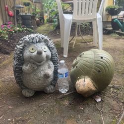 2 Stone Statue