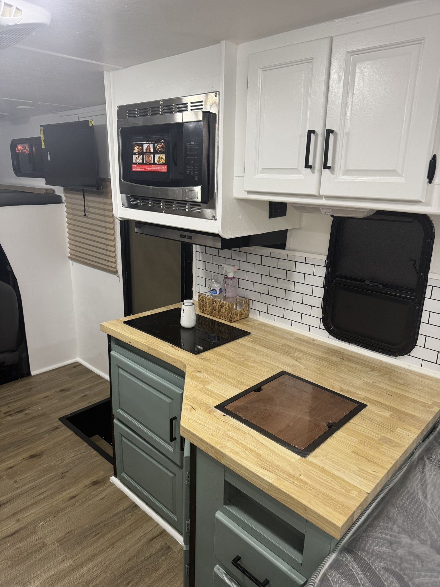 2016 Ford F-350 THOR MOTOR COACH MAJESTIC