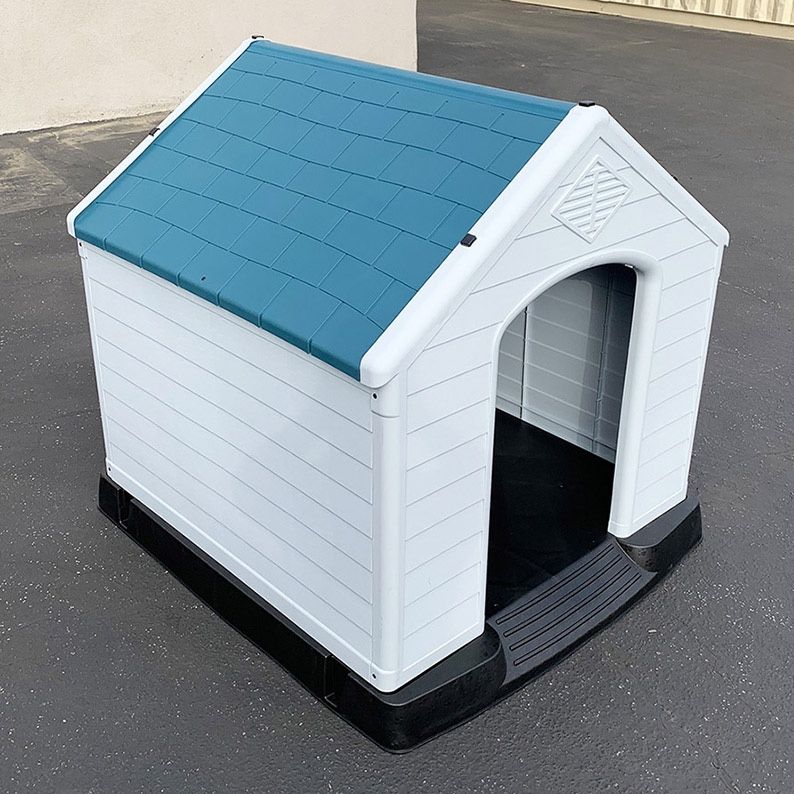 (New in Box) $150 Extra Large Outdoor Indoor Waterproof Plastic Dog House 42”x42”x45”