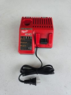 🔥 $20 PRICE IS FIRM🔥 Milwaukee M12 and M18 12-Volt/18-Volt Multi-Voltage Dual Battery Charger