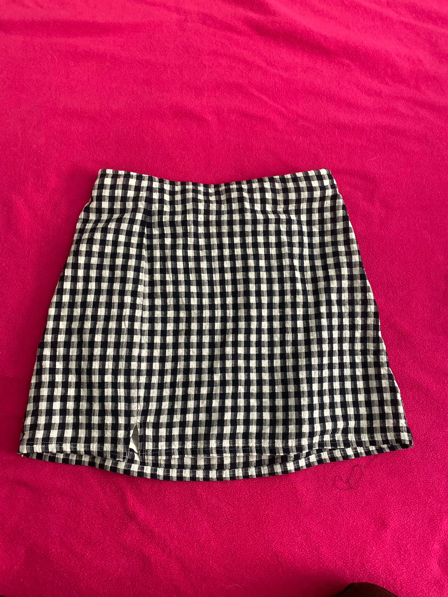 black + white American Eagle mini skirt