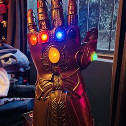 Infinity War Gauntlet 