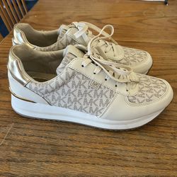 Michael Kors White / Gold Metallic Sneaker Shoes Size 8 1/2 Lightly Used Great Condition 