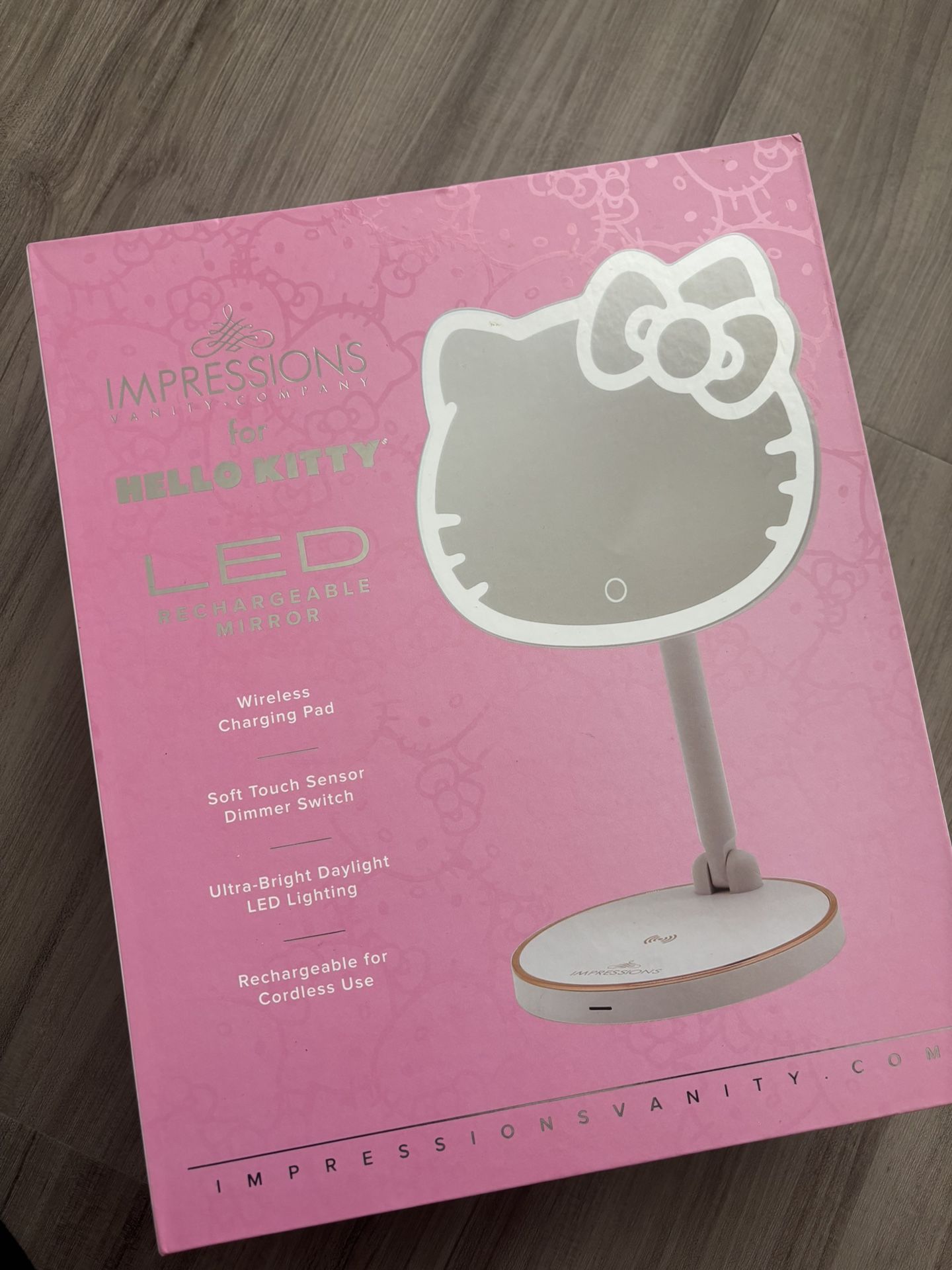 hello kitty vanity (led & charging station)