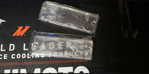 '89-92 Toyota Cressida. '84-88 Toyota Hilux turn signal Clear Lens