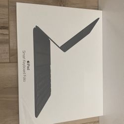 Brand New- Apple - iPad Smart Keyboard Folio