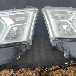 2019,2023 RAM 1500 SET OF HEADLIGHTS 