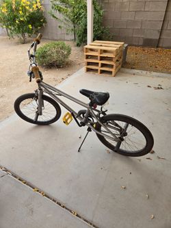 Mongoose 20" BMX Bike