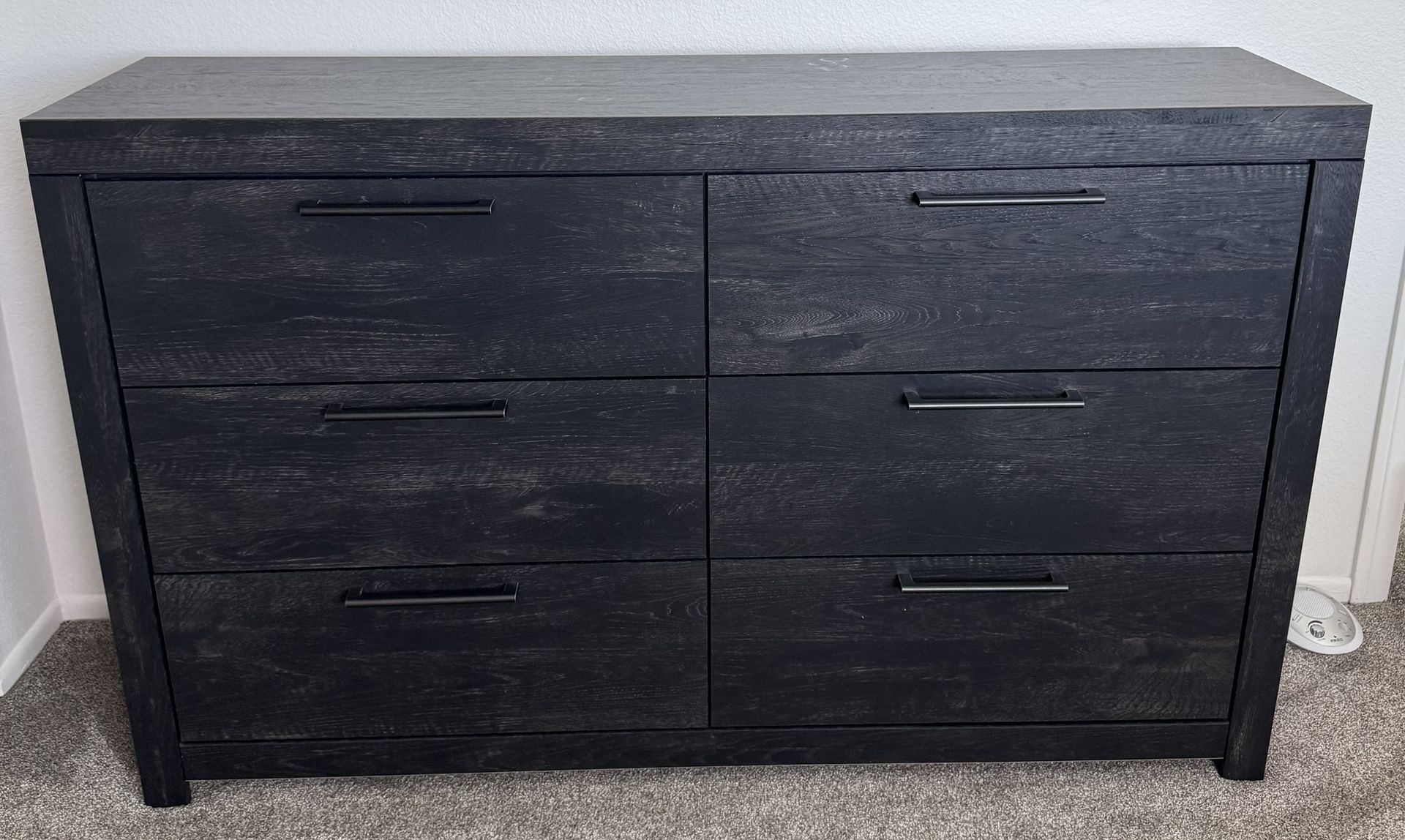 Living Spaces “Derrier” 6 Drawer Dresser