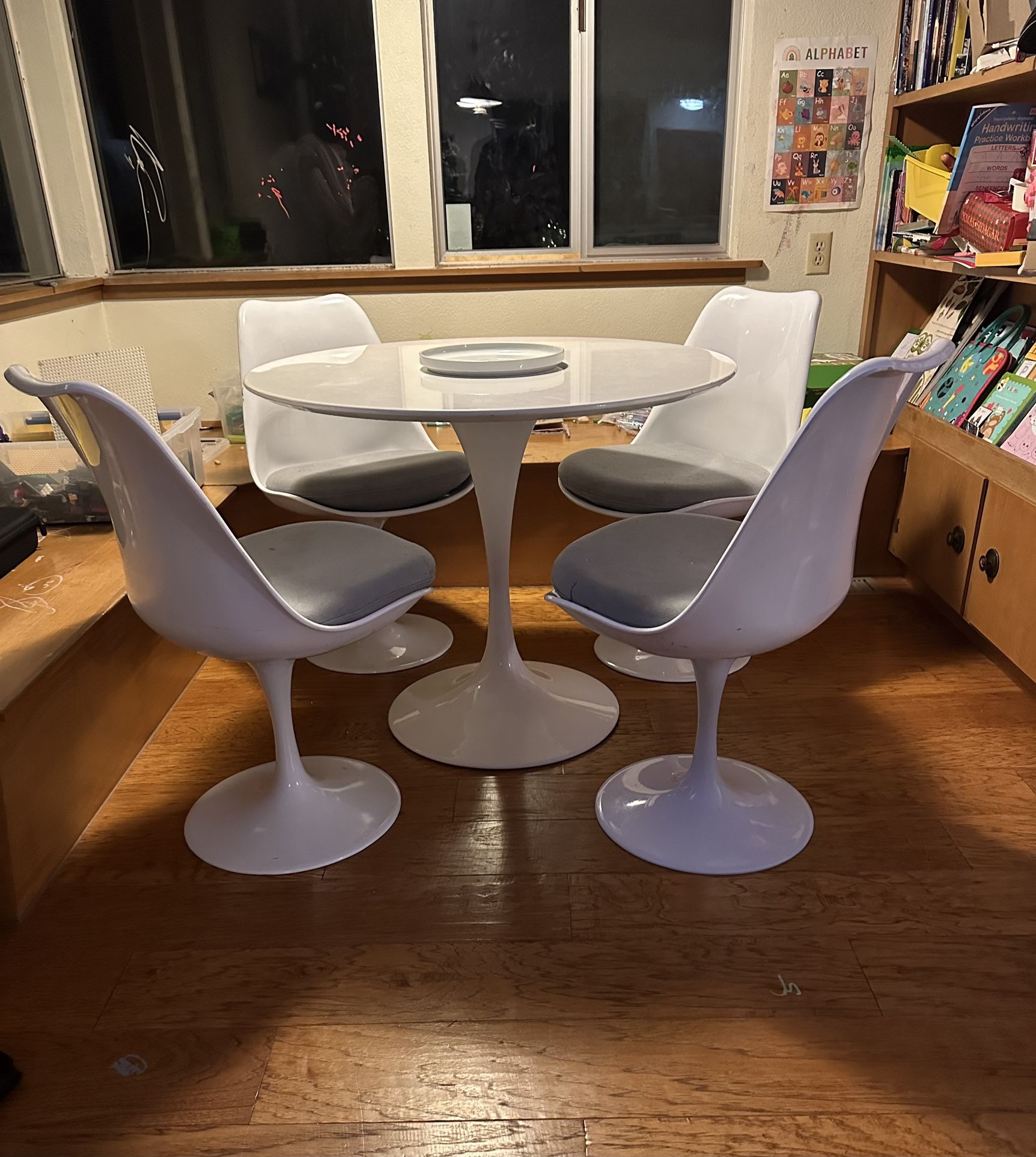 MCM Tulip Style Dining Table w/Four Matching Swivel Chairs