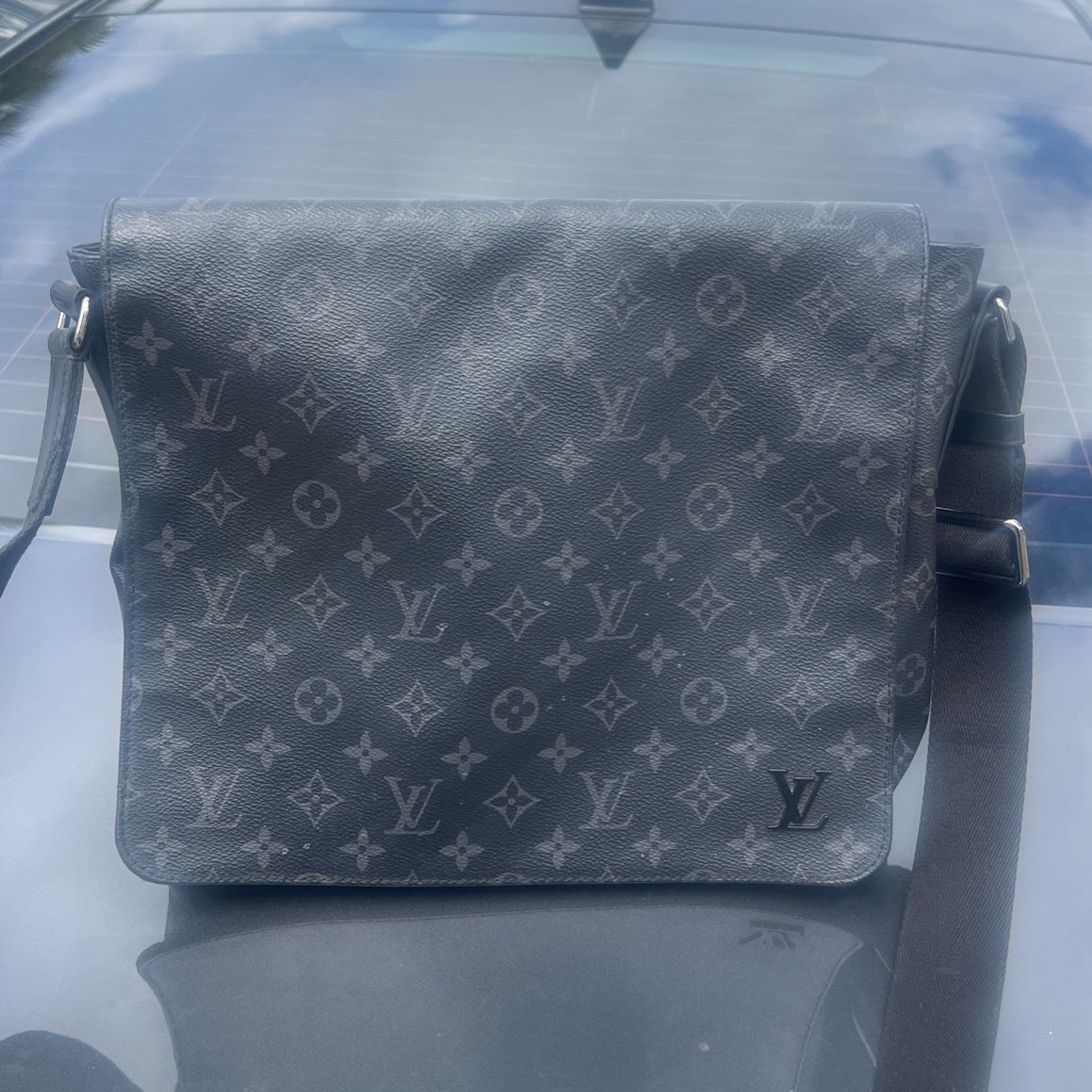 Louis Vuitton Crossbody Bag for Sale in Farmers Branch, TX - OfferUp