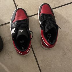 Selling This Shoe Because I’m Trying To get My Mom Something Nice For Her Birthday