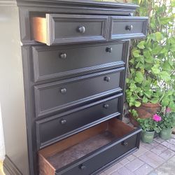 5 DRAWERS DRESSER 