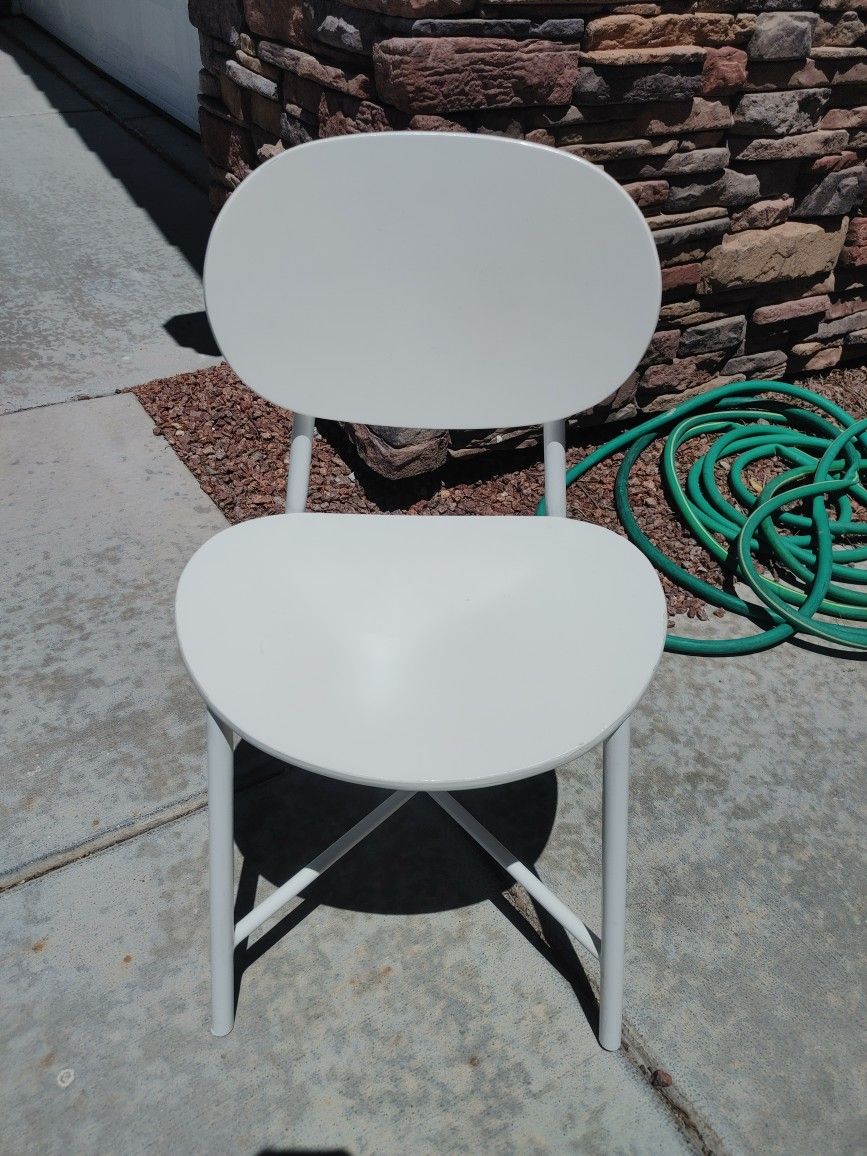 RH Bailey Kids Chair