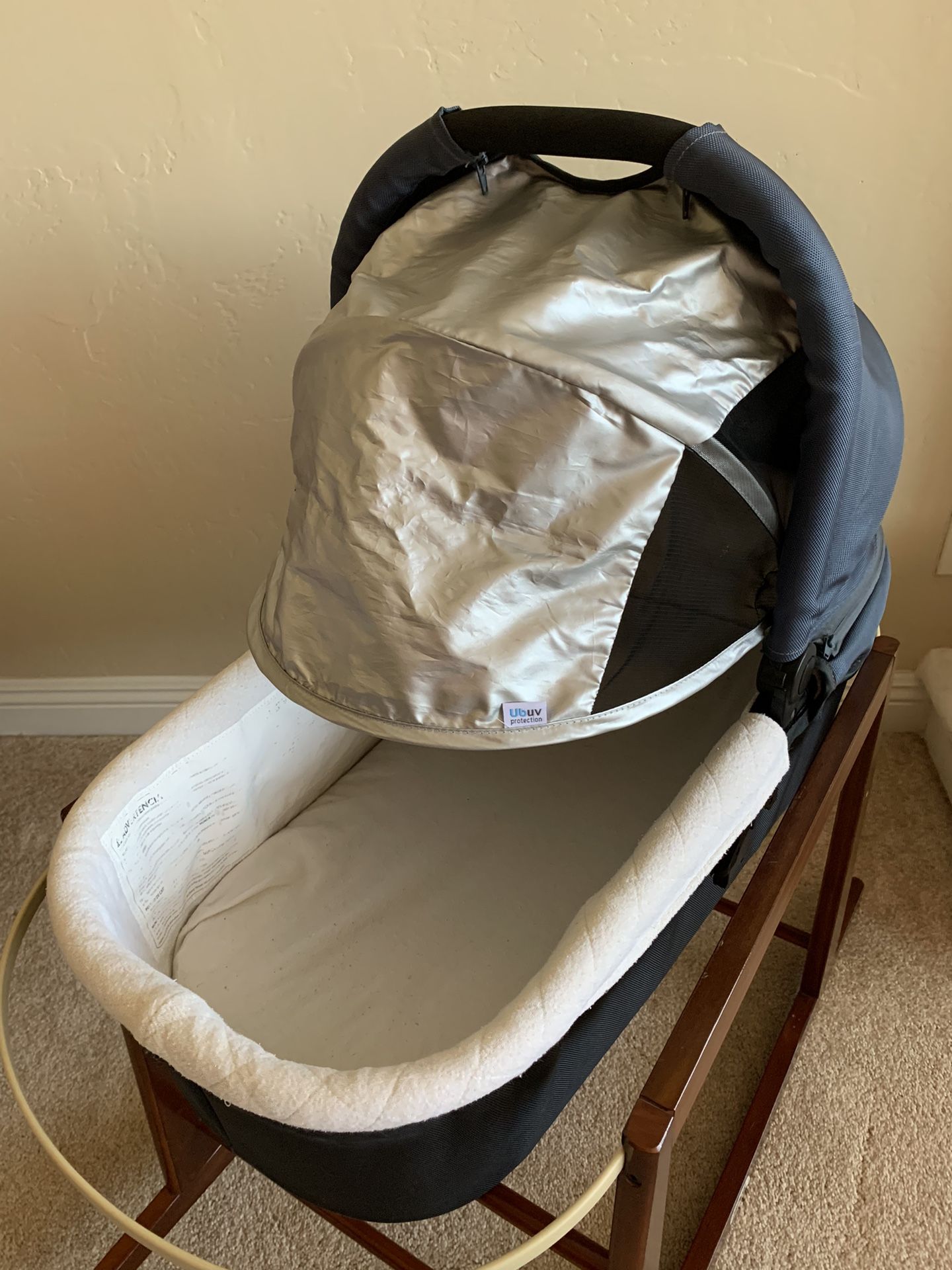Jolly Jumper Bassinet Stand Jolly Jumper Bassinet Stand Uppababy