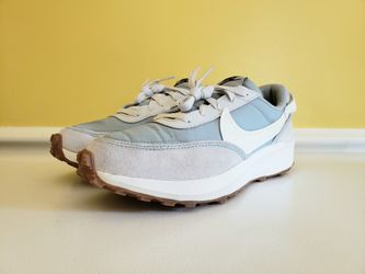 NIKE Women's Waffle Debut Athleisure Sneakers (8.5) Light Pumice/Photon Dust