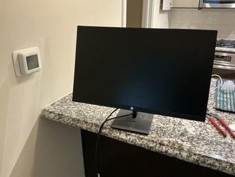 27” HP Monitor - Excellent condition